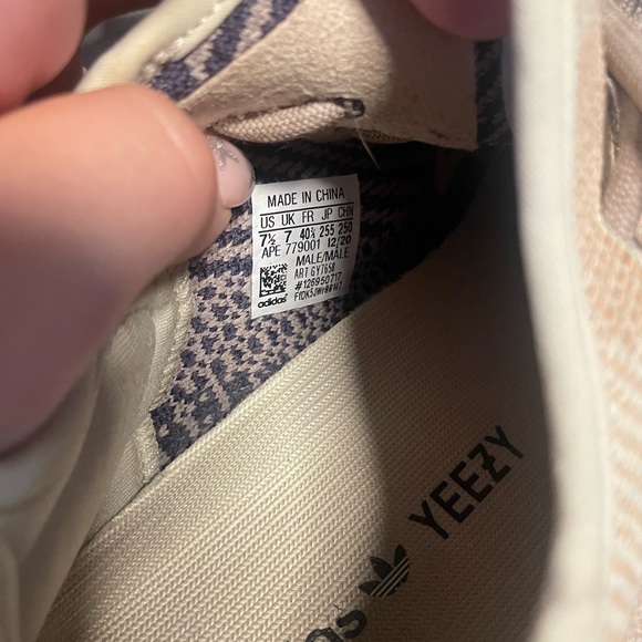 Yeezy 350 V2 Ash Pearl - Picture 7 of 7